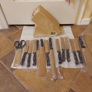Box of Chicago cutlery Armitage  with  14 Pieces  color black  chestnut  stained